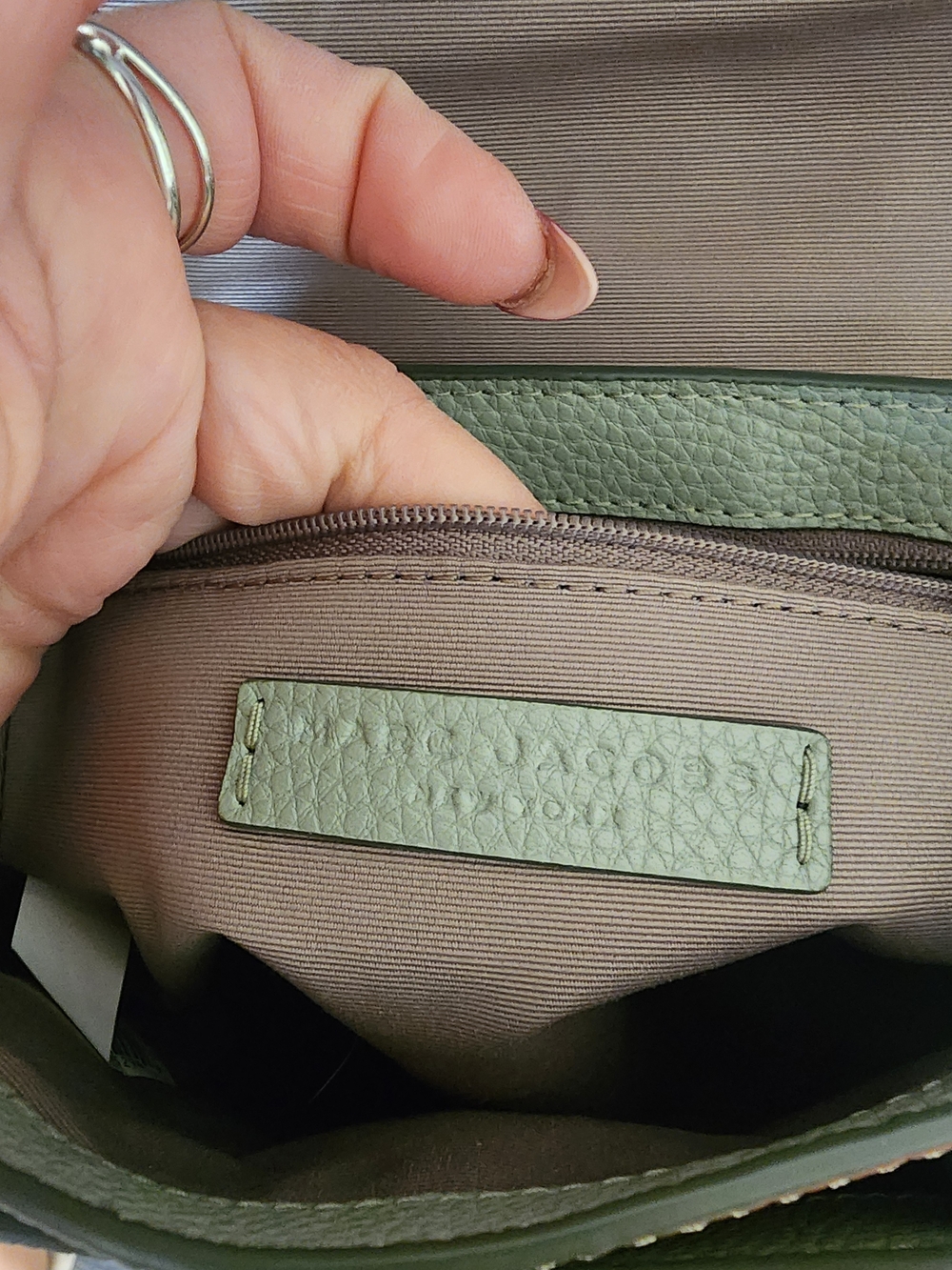 MARC JACOBS New Yorck Small Pebbled Leather Crossbody Bag in Sage Green - Picture 4 of 9